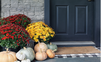 How to Decorate Your Front Porch for Fall:: 5 Affordable Tips