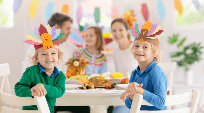 An Engaging Thanksgiving Kids' Table They Will Love