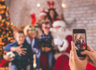 Guide to Free Indoor and Outdoor Backdrops for Holiday Pictures Guide to Free Indoor and Outdoor Backdrops for Holiday Pictures